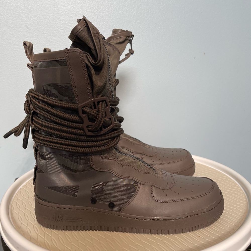 Size 10.5 - Nike Sf Air Force 1 High Ridgerock boots